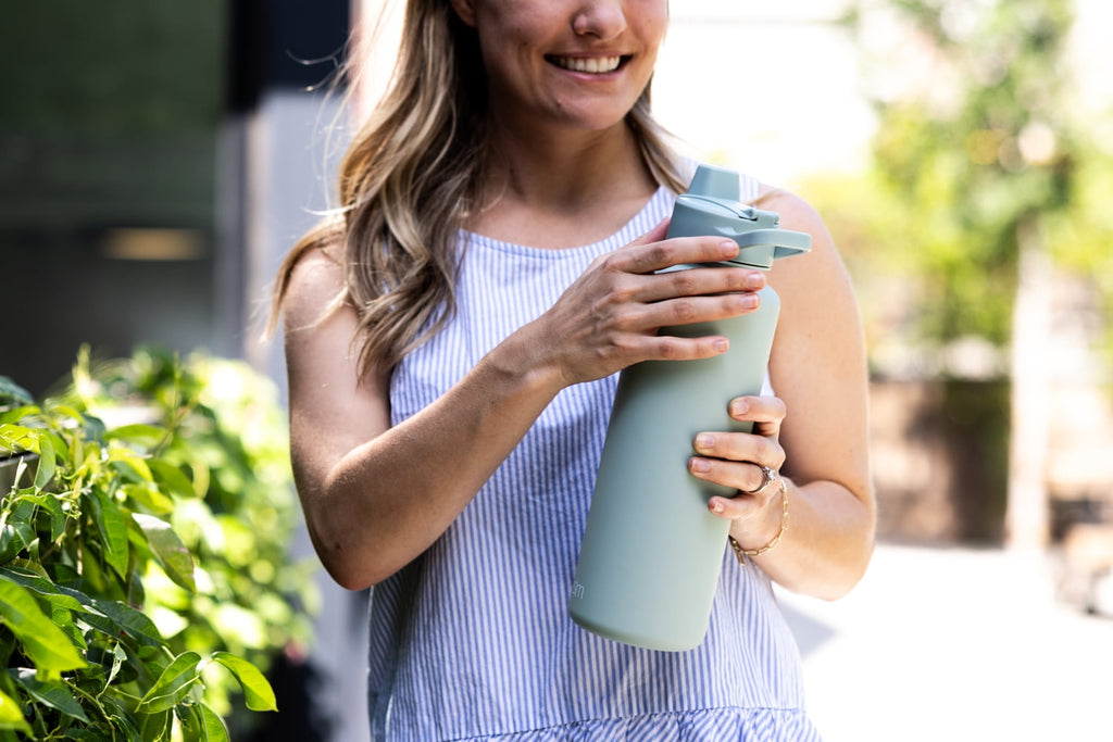 Simple Modern 48 fl oz Reusable Tritan Summit Water Bottle with Silicone Straw Lid|Seaglass Sage M402U