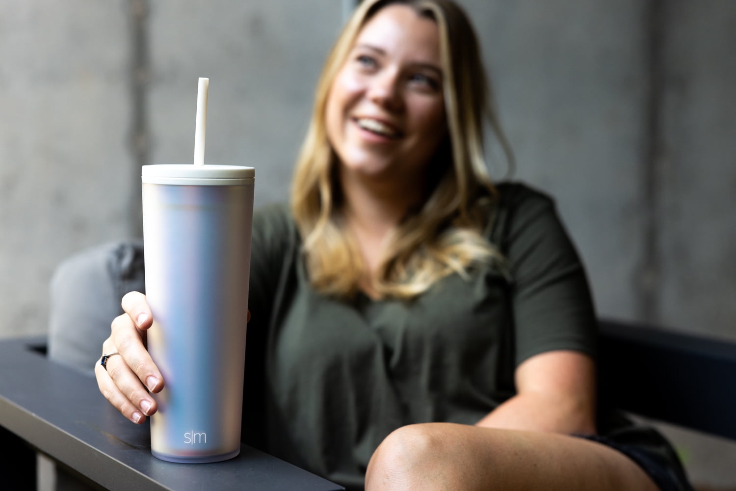 Simple Modern 24 fl oz Double Wall Plastic Classic Tumbler with Straw|Opalescent M393R