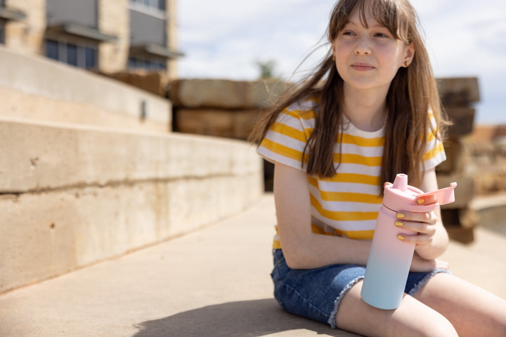 Simple Modern 18 fl oz Insulated Stainless Steel Summit Water Bottle with Covered Silicone Straw Lid | Sweet Taffy M395V