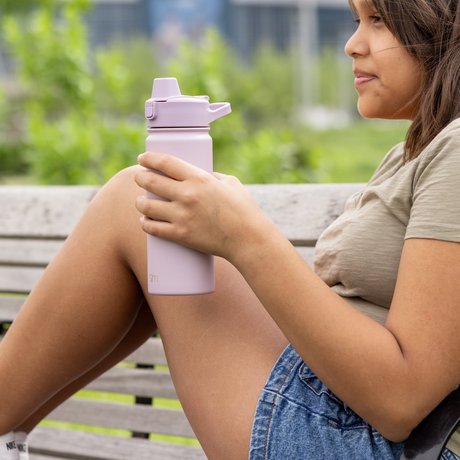 Simple Modern 18 fl oz Insulated Stainless Steel Summit Water Bottle with Covered Silicone Straw Lid | Sweet Taffy M395V