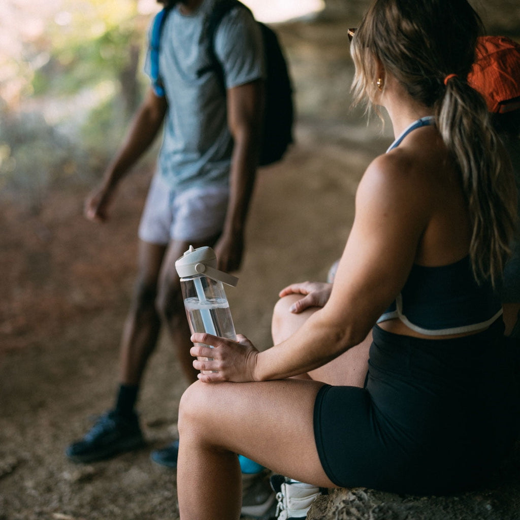 Camelbak Thrive Chug Water Bottle 32oz, Charcoal M233N